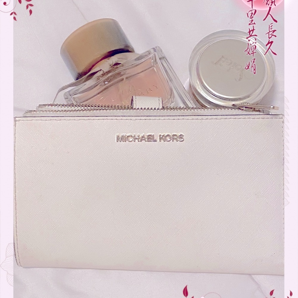 On Sale!!!❤️🎁🔥⭐️Fabulous Michael Kors wallet/wristlet